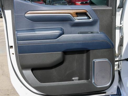 Used 2023 Chevrolet Silverado 1500 High Country w/ Technology Package image 16