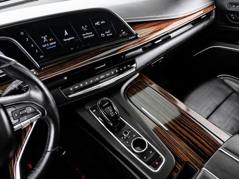 Used 2021 Cadillac Escalade ESV Premium Luxury image 21