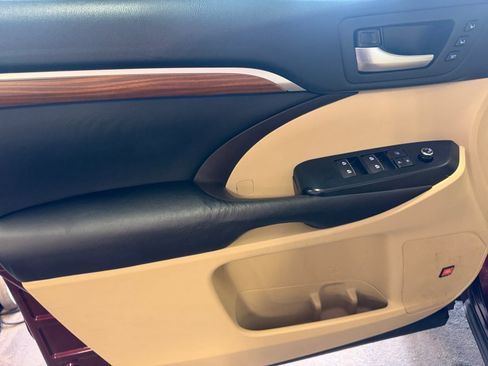 Used 2017 Toyota Highlander Limited AWD/4WD image 36