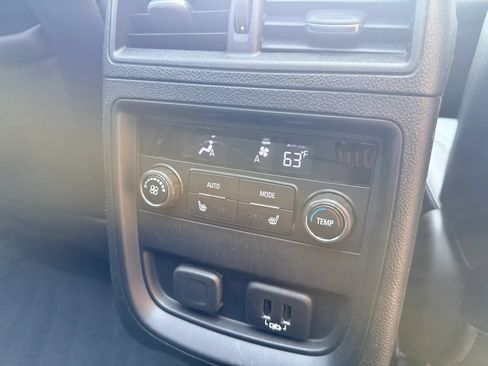 Used 2019 Buick Envision Essence FWD image 26