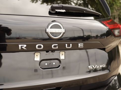 Used 2024 Nissan Rogue SV AWD/4WD image 30