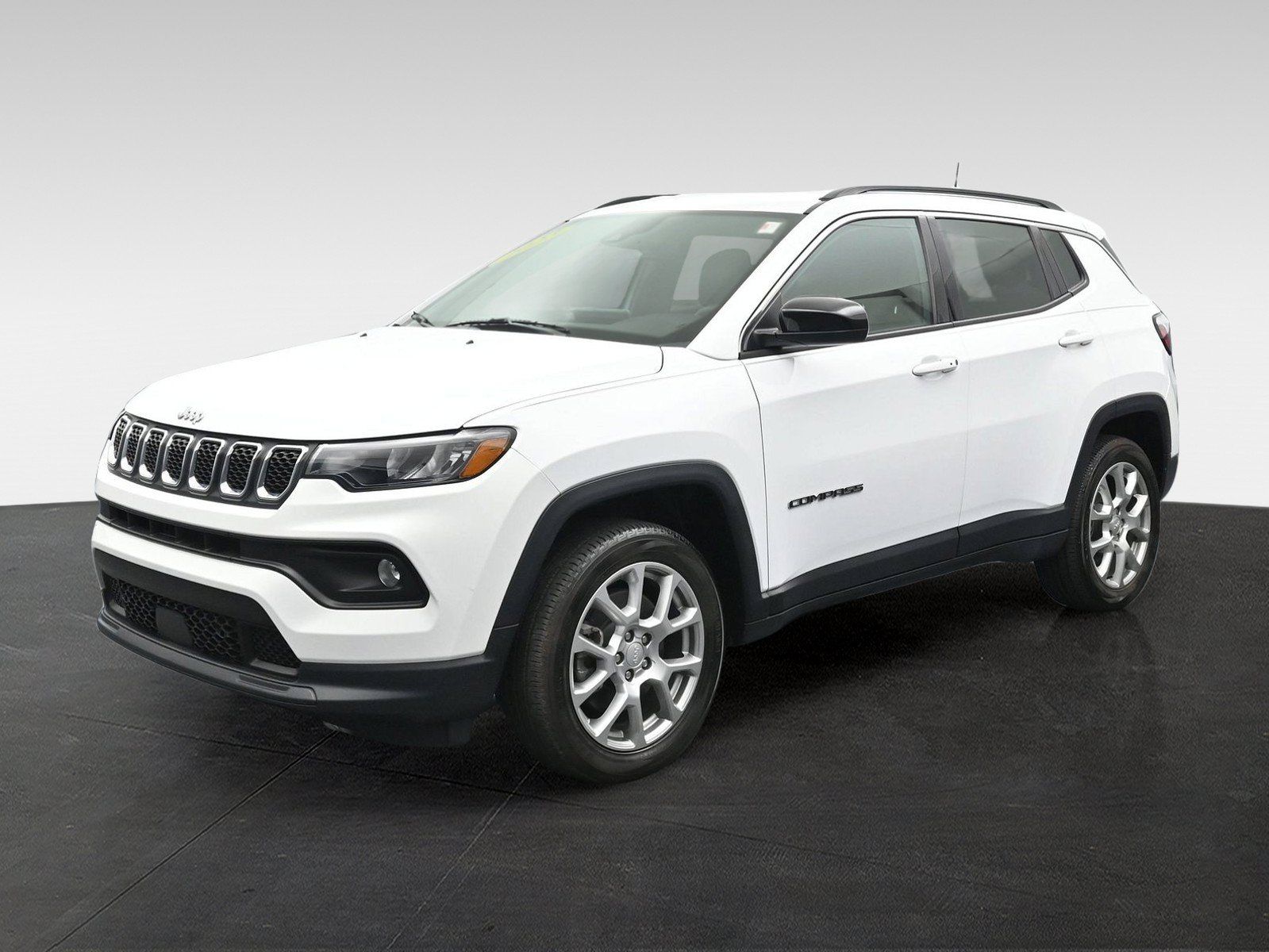 Used 2023 Jeep Compass Latitude AWD/4WD image 8