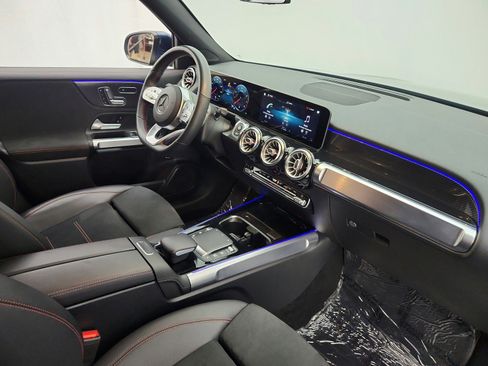 Used 2021 Mercedes-Benz GLB 250 image 18
