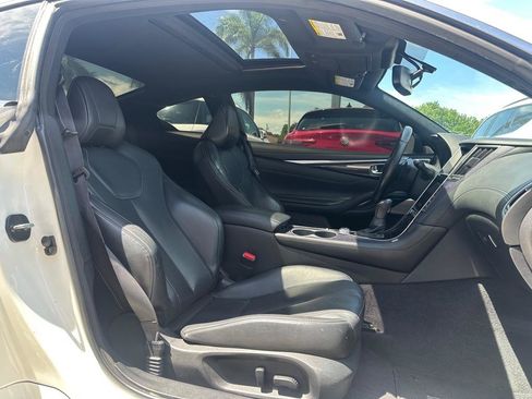 Used 2017 INFINITI Q60 Red Sport 400 RWD image 32