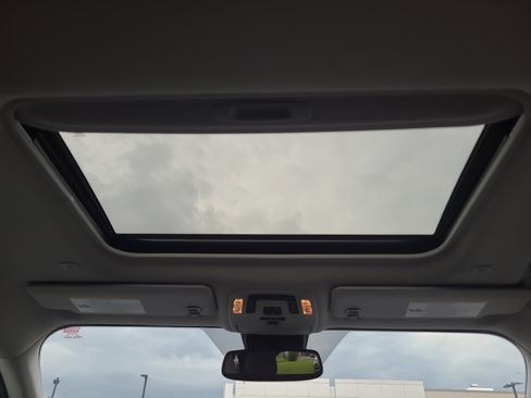 Certified 2025 Toyota Sienna XLE w/ XLE Plus Package AWD/4WD image 19