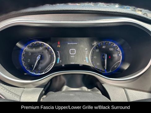 Used 2021 Chrysler Pacifica Limited w/ Uconnect Theater Family Group AWD/4WD image 17