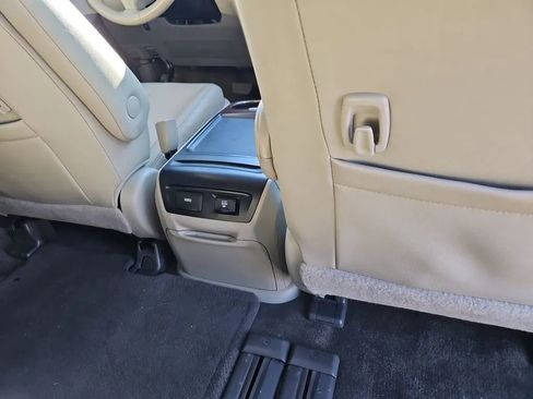 Used 2013 Toyota Sienna XLE w/ Premium Pkg image 19