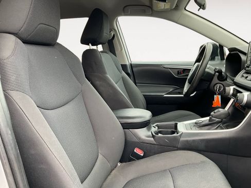 Used 2021 Toyota RAV4 LE w/ Carpet Mat Package (TMS) image 14