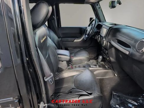 Used 2015 Jeep Wrangler Unlimited Sahara w/ Max Tow Package AWD/4WD image 31