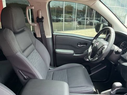 Used 2024 Nissan Frontier SV w/ SV Convenience Package RWD image 10