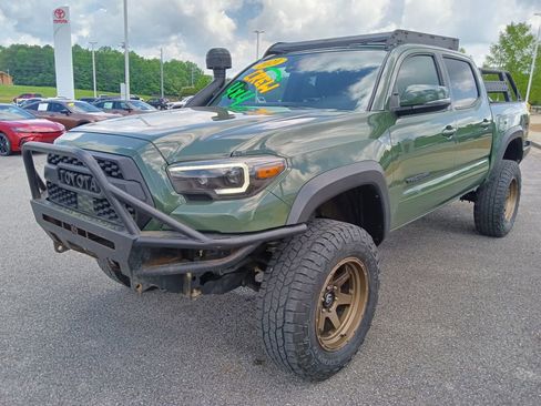 Used 2021 Toyota Tacoma TRD Off-Road w/ Technology Package AWD/4WD image 7