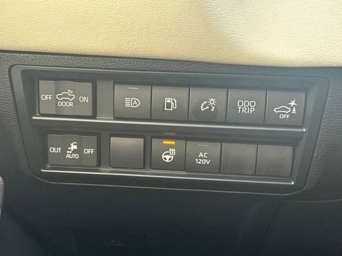 Used 2025 Toyota Tundra Capstone AWD/4WD image 31