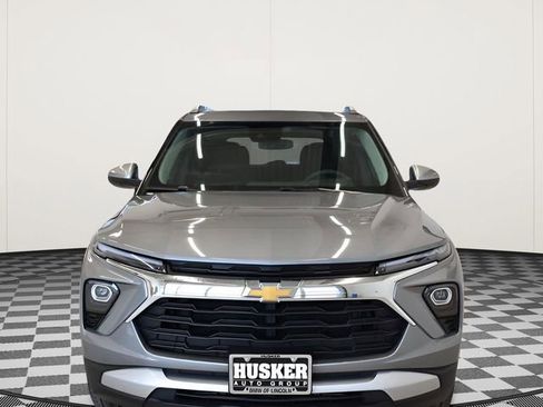Used 2025 Chevrolet TrailBlazer LT w/ Driver Confidence Package image 3