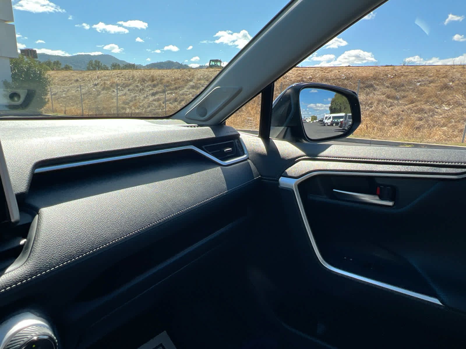 Used 2020 Toyota RAV4 Limited AWD/4WD image 25