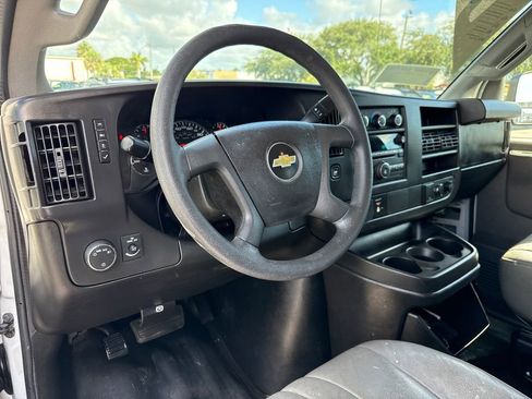 Used 2017 Chevrolet Express 2500 RWD image 5