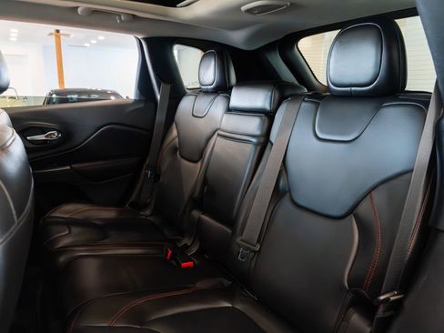 Used 2015 Jeep Cherokee Trailhawk w/ Comfort/Convenience Group image 21