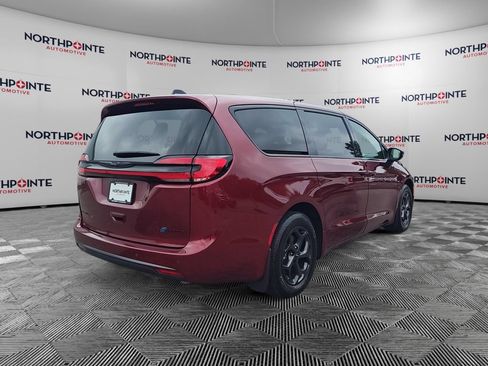Used 2023 Chrysler Pacifica Touring-L w/ S Appearance Package FWD image 6