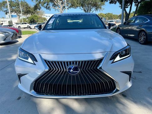 Certified 2020 Lexus ES 300h w/ Premium Package image 2