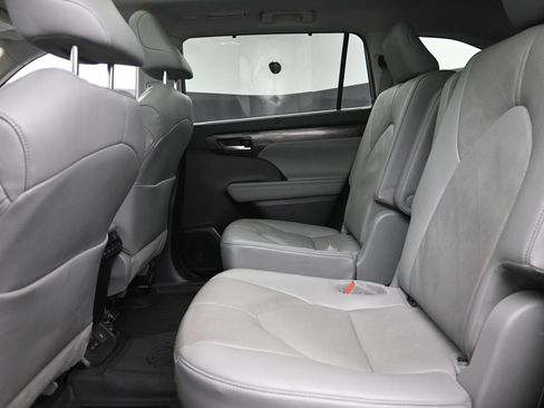 Used 2023 Toyota Highlander Platinum AWD/4WD image 15