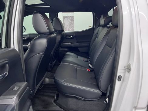 Used 2018 Toyota Tacoma TRD Off-Road AWD/4WD image 21