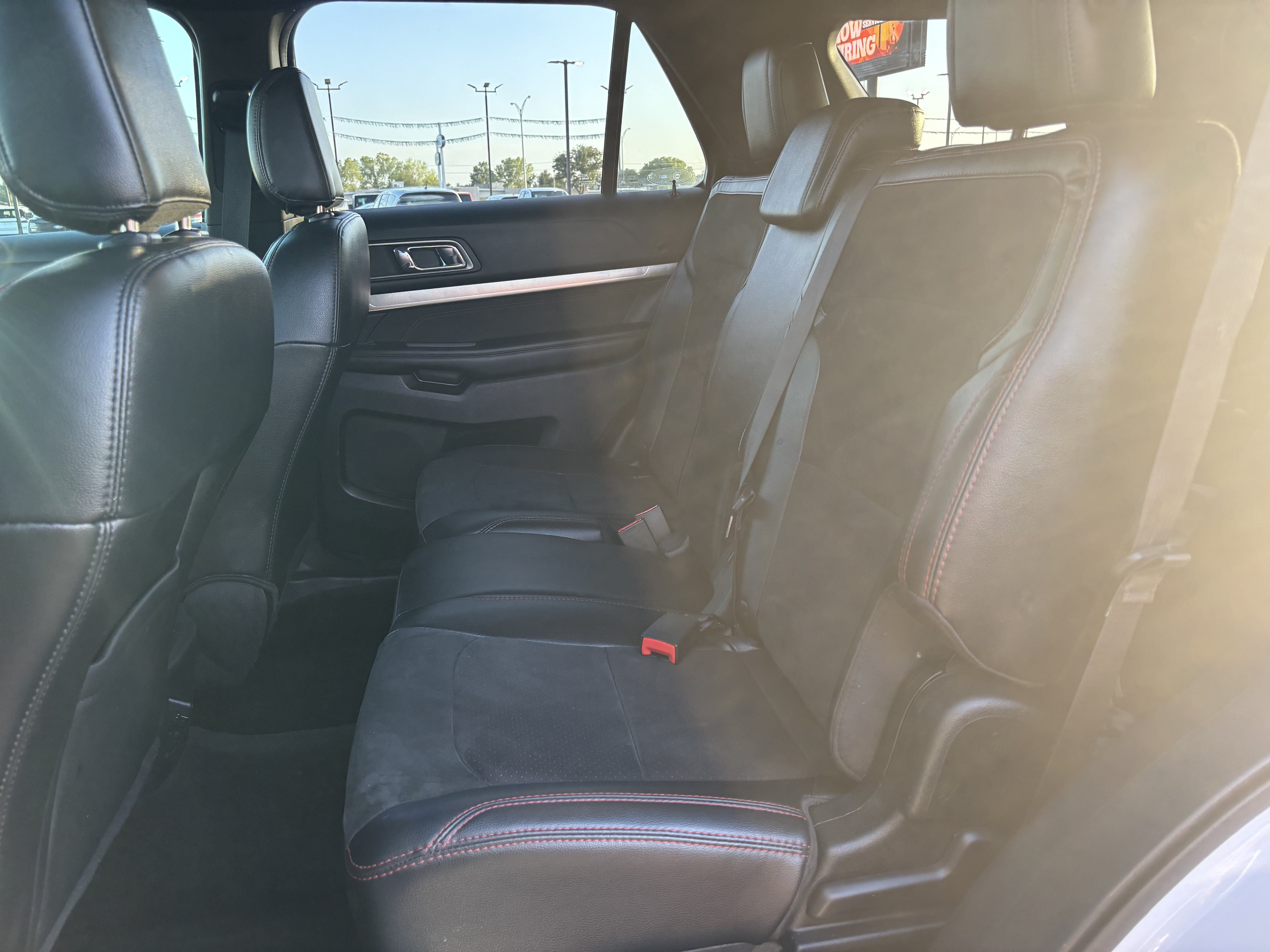 Used 2018 Ford Explorer XLT w/ Equipment Group 202A FWD image 22