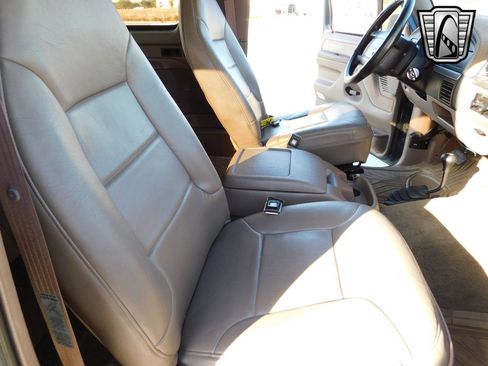 Used 1995 Ford Bronco XLT image 11
