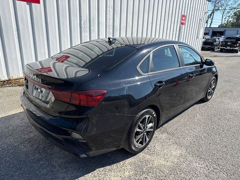 Used 2023 Kia Forte LXS w/ LXS Technology Package FWD image 8