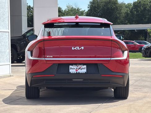 Used 2024 Kia EV6 Light RWD image 5