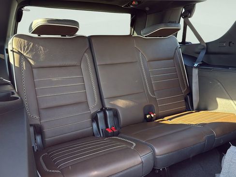 Used 2025 GMC Yukon Denali Ultimate w/ LPO, Floor Liner Package image 13
