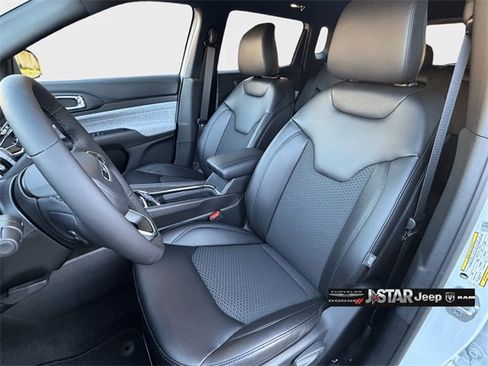 New 2026 Jeep Compass Latitude image 12