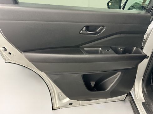 Used 2024 Nissan Pathfinder SV image 26