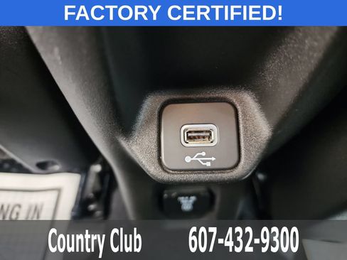 Used 2021 Jeep Renegade Latitude w/ Convenience Group AWD/4WD image 26