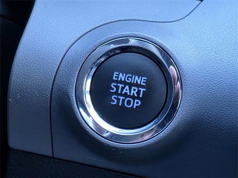 Used 2019 Toyota Avalon Limited image 18