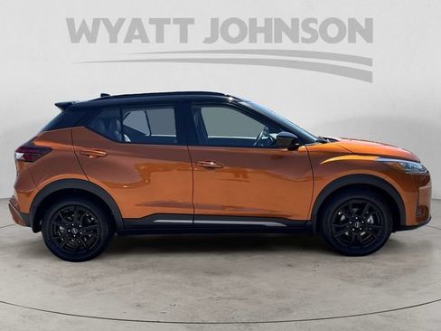 Used 2023 Nissan Kicks SR w/ SR Premium Package FWD image 6