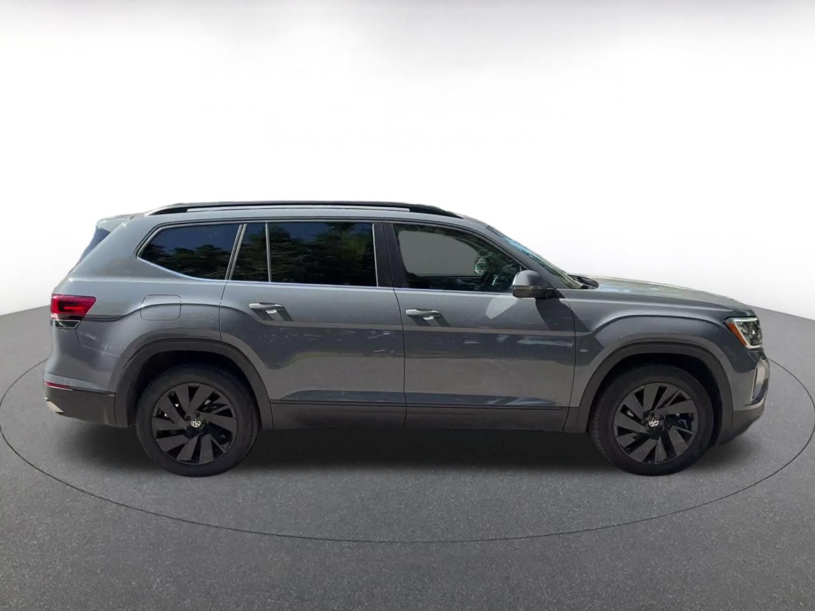 Used 2026 Volkswagen Atlas SE FWD image 15