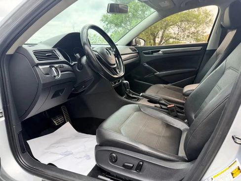 Used 2017 Volkswagen Passat 1.8T R-Line FWD image 12