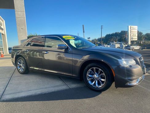 Used 2016 Chrysler 300 Limited image 11