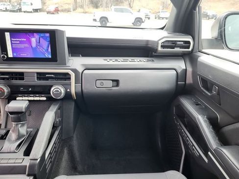 Used 2025 Toyota Tacoma SR image 27