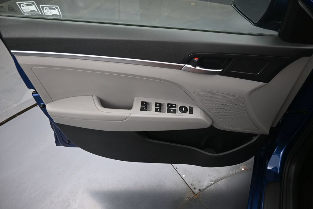 Used 2019 Hyundai Elantra SE FWD image 22