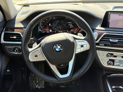 Used 2022 BMW 750i xDrive AWD/4WD image 24