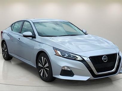 Certified 2021 Nissan Altima 2.5 SV w/ SV Premium Package