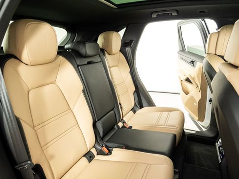 Certified 2024 Porsche Cayenne image 22
