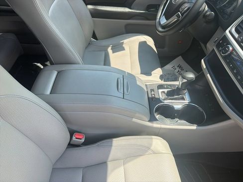 Used 2018 Toyota Highlander Limited AWD/4WD image 39