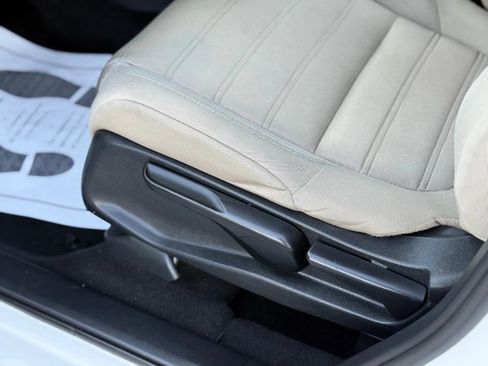 Used 2019 Honda CR-V LX image 11