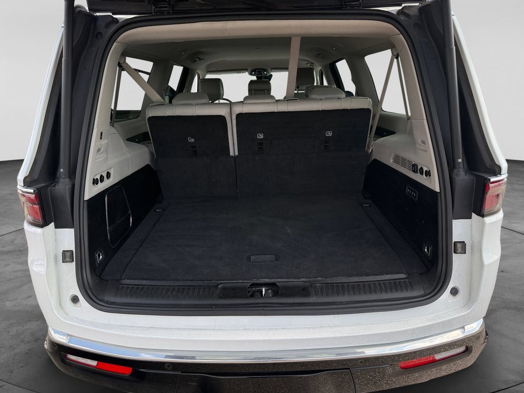 Used 2024 Jeep Wagoneer L Series II w/ Flexible Seating Group AWD/4WD image 37