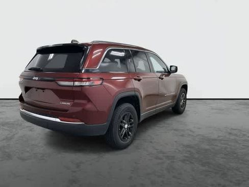 Used 2023 Jeep Grand Cherokee Laredo AWD/4WD image 3