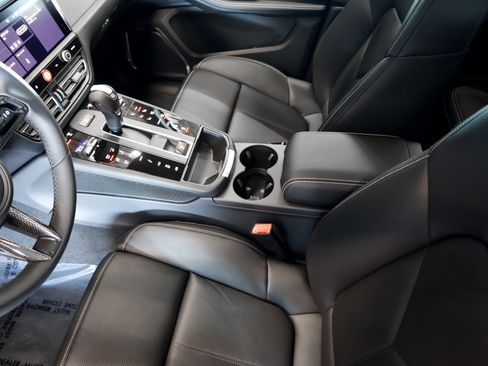 Used 2025 Porsche Macan GTS image 17