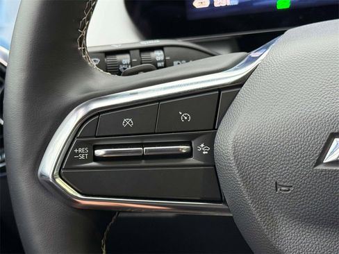 Used 2025 Chevrolet Equinox EV LT image 31