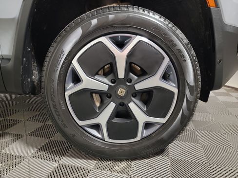 Used 2024 Rivian R1S Adventure AWD/4WD image 11