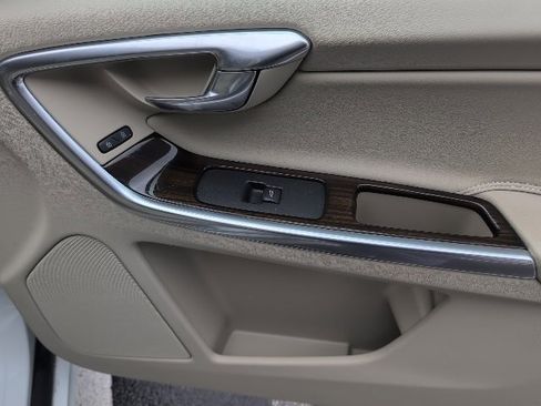 Used 2015 Volvo XC60 T6 Platinum image 13